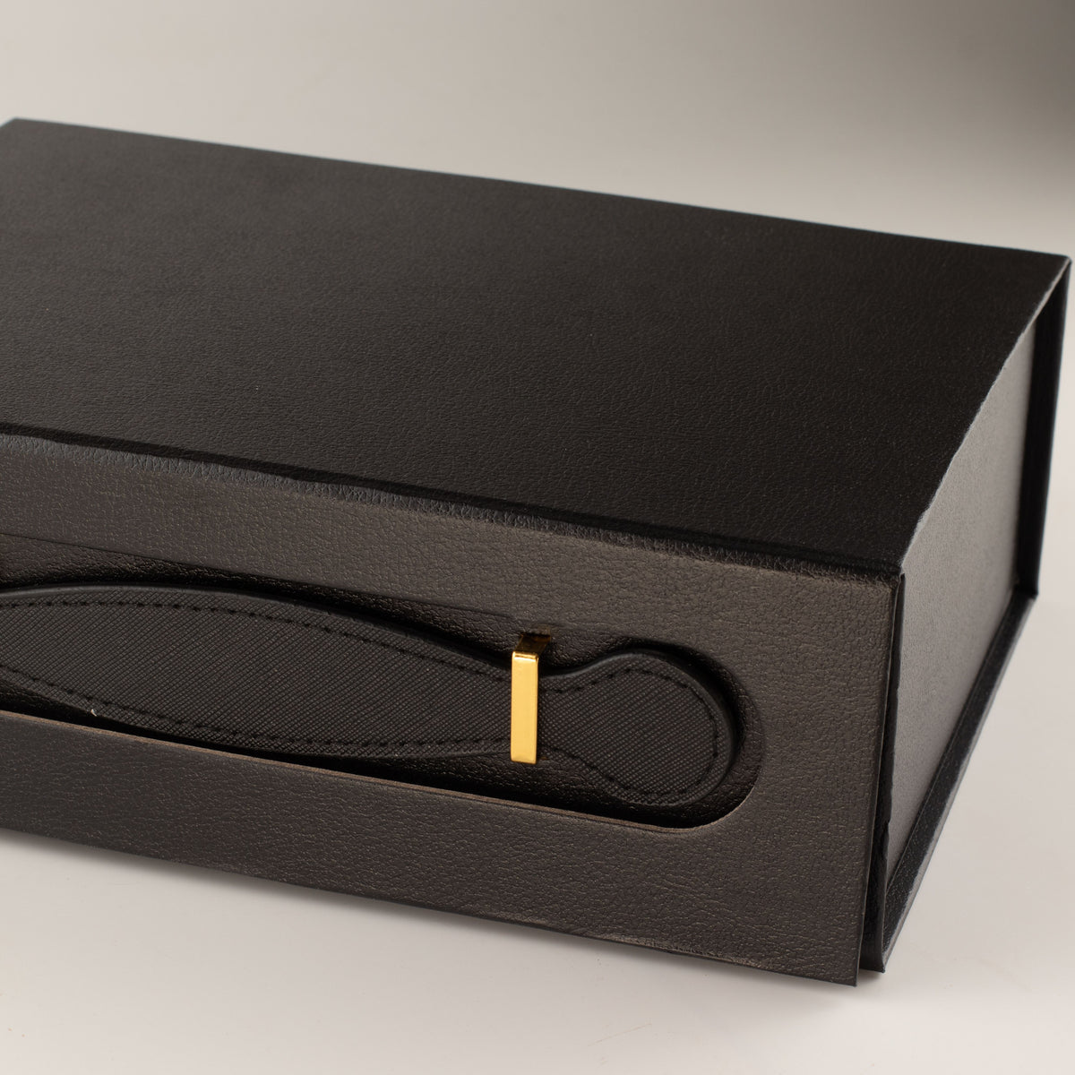4 Luxury Hamper Gift Boxes - 2 White / 2 Black